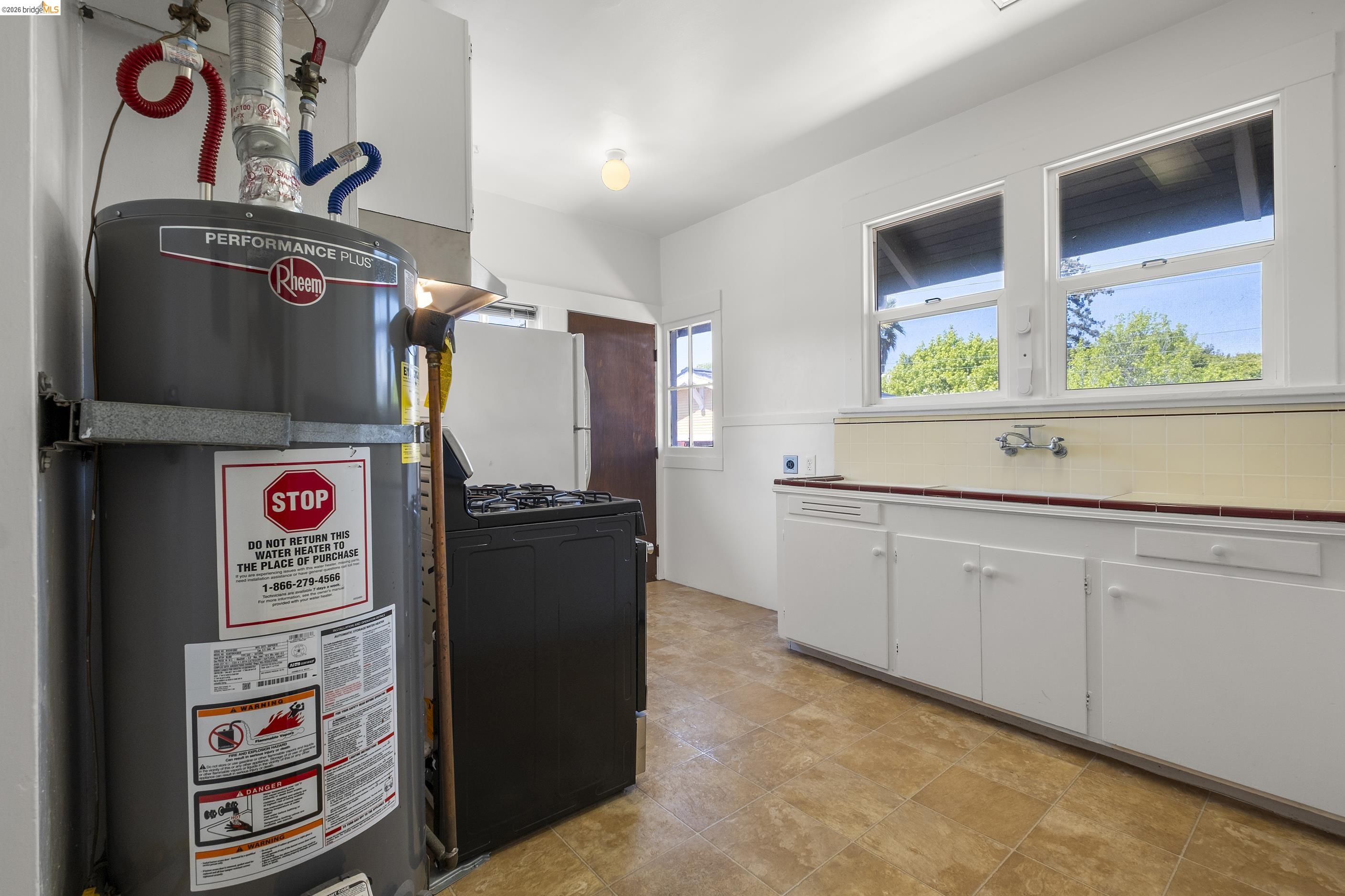 4283 Howe Street Oakland, CA 94611 - Photo 25 of 38