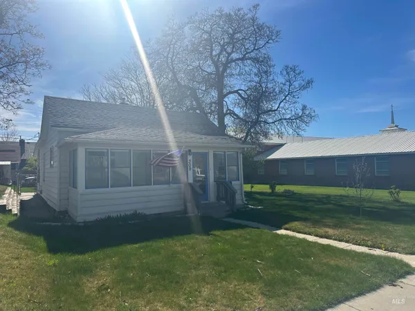 $199,900 | 309 North Broadway, Buhl, ID 83316