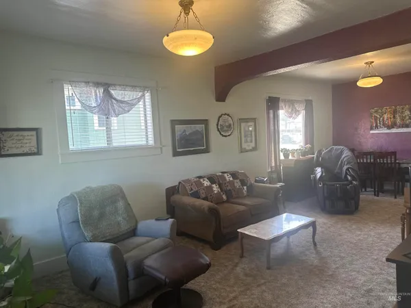 $199,900 | 309 North Broadway, Buhl, ID 83316