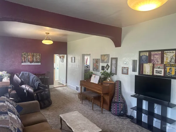 $199,900 | 309 North Broadway, Buhl, ID 83316