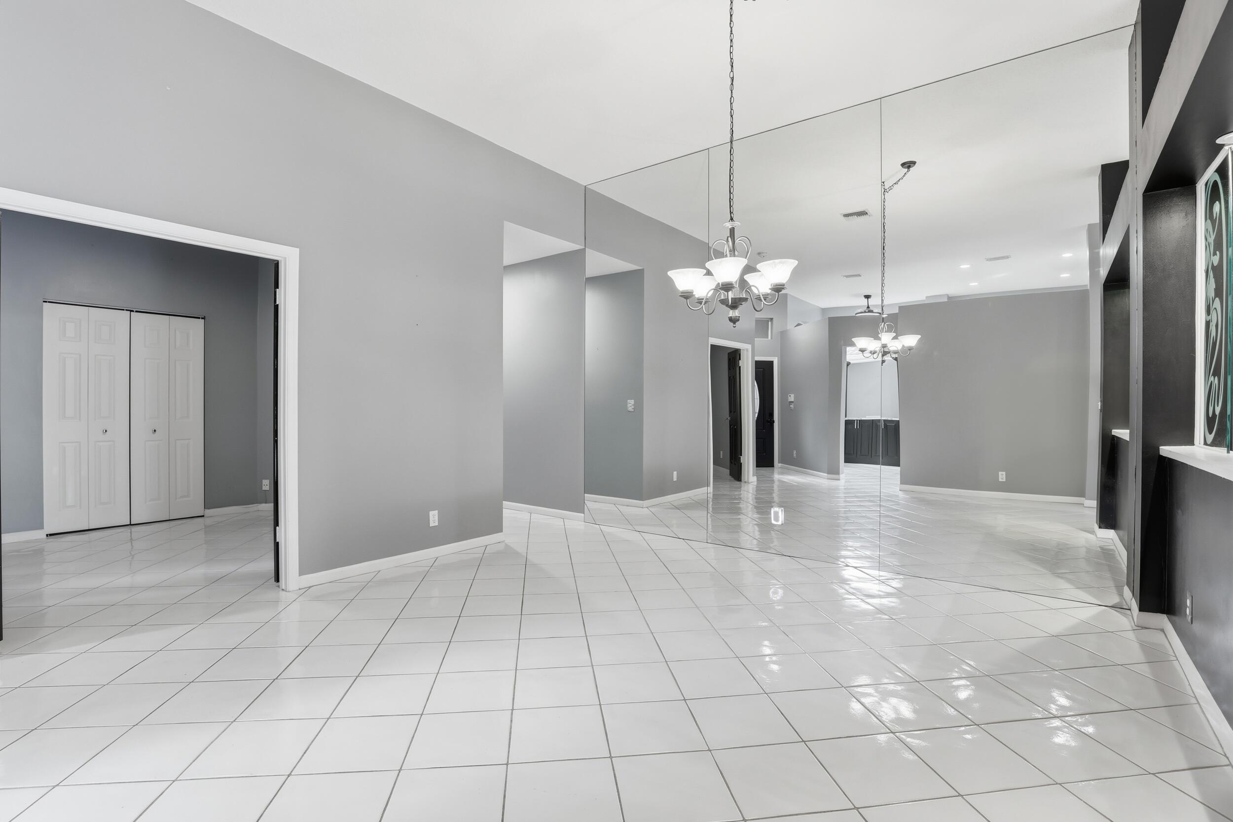 5405 Monterey Circle, Unit G Delray Beach, FL 33484 - Photo 23 of 71 Dining Room