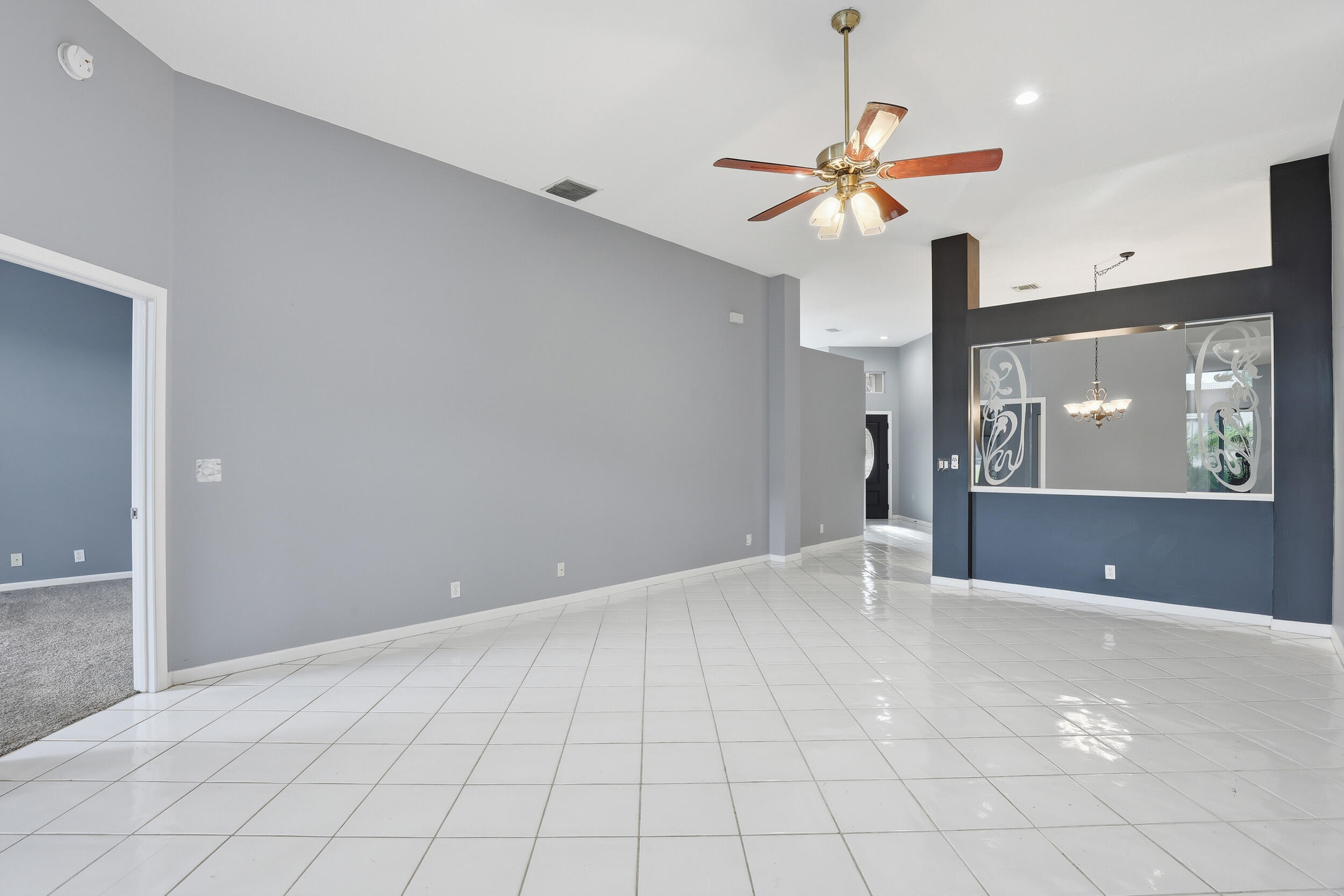 5405 Monterey Circle, Unit G Delray Beach, FL 33484 - Photo 27 of 71 Living Room