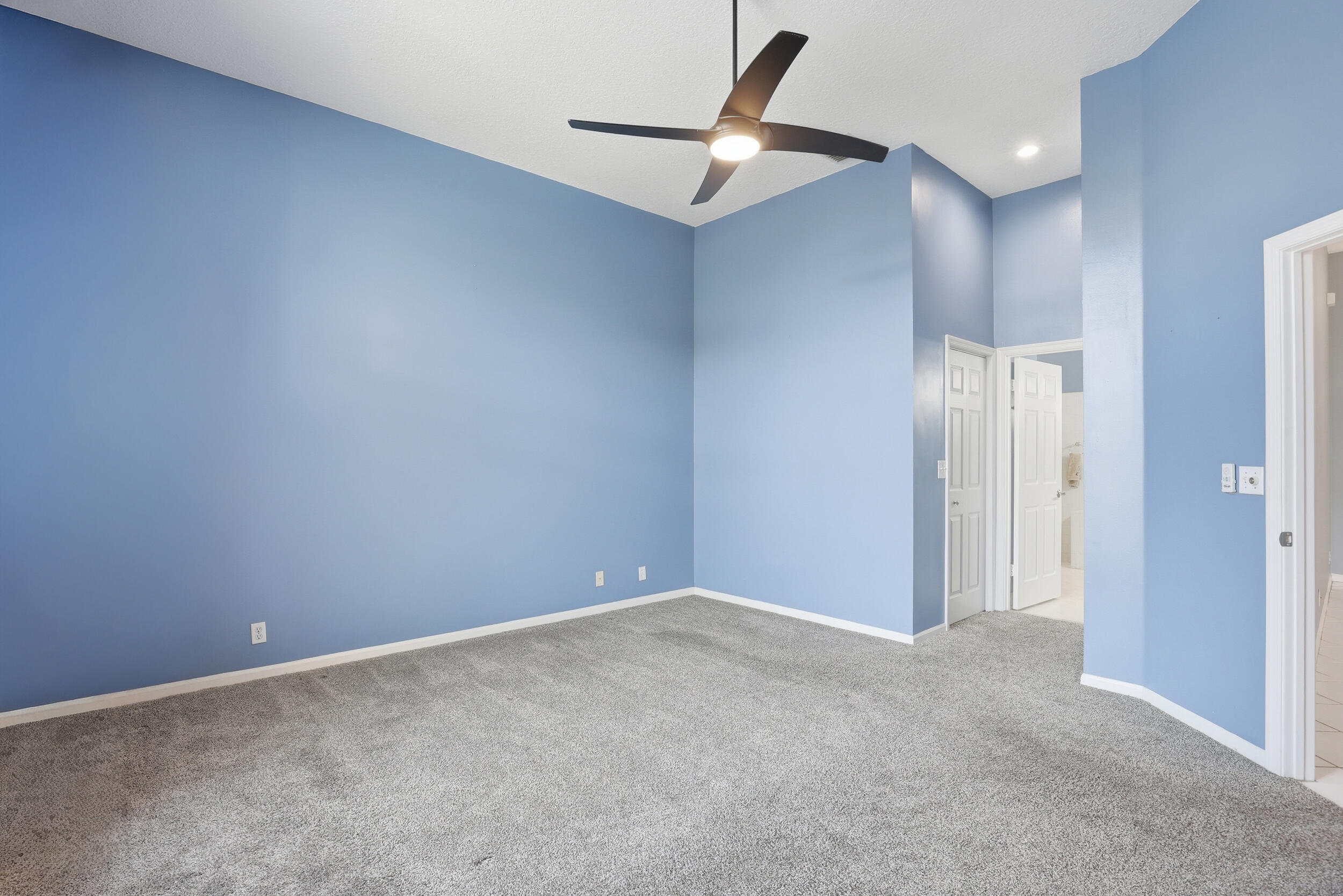 5405 Monterey Circle, Unit G Delray Beach, FL 33484 - Photo 35 of 71 Primary Bedroom