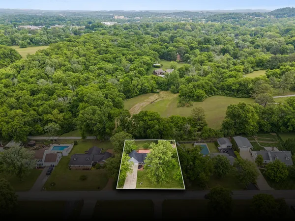 $580,000 | 1305 Jewell Drive, Columbia, TN 38401