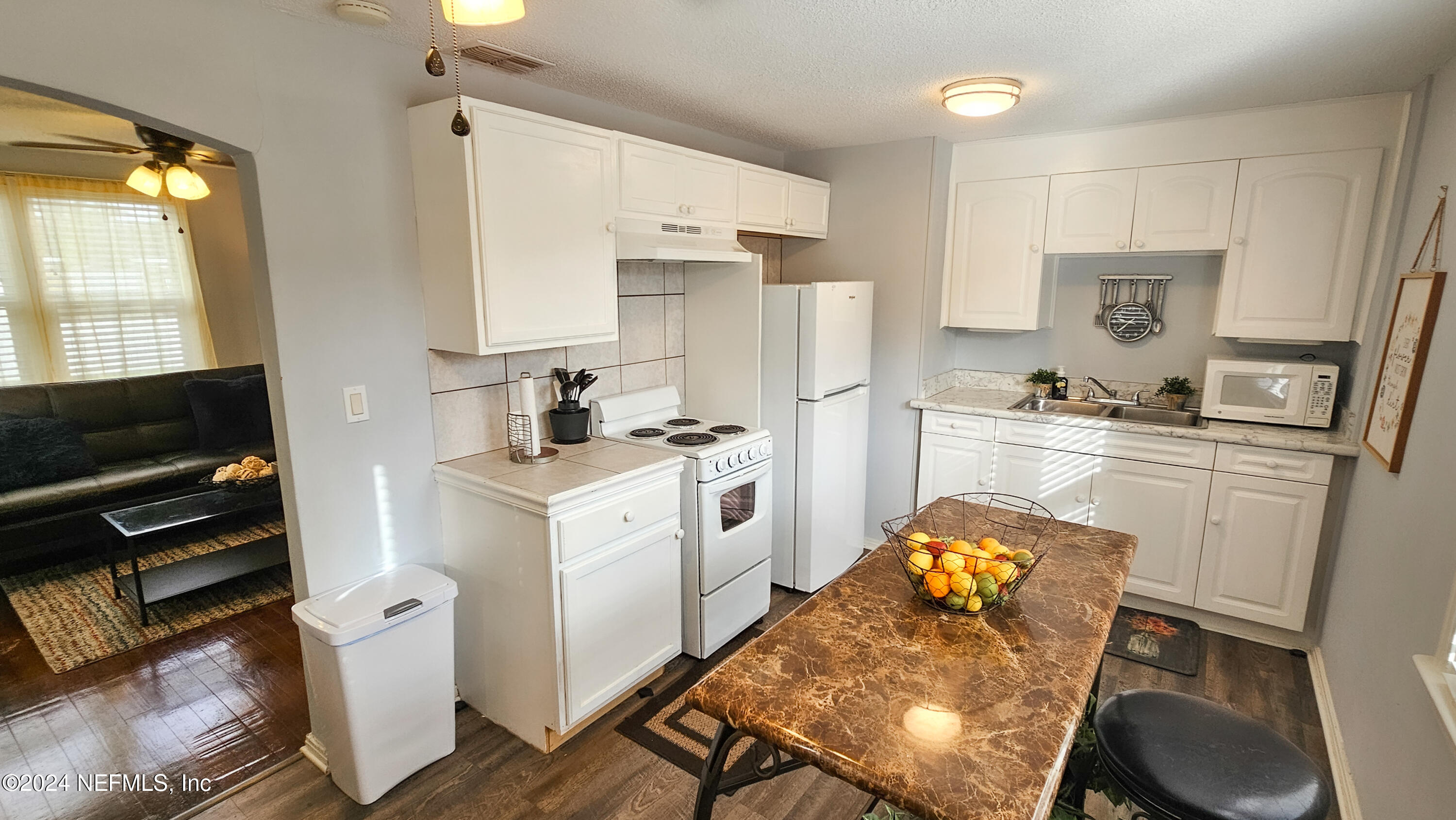 3820 Zion Road Jacksonville, FL 32207 - Photo 36 of 39 Apartment Kitchen