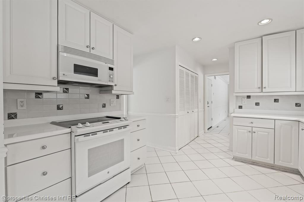 952 North Reading Road Bloomfield Hills, MI 48304 - Photo 12 of 32 Gallery Image 12