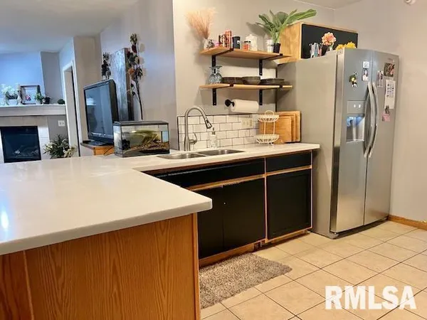 $149,000 | 3828 Creek Hill Drive, Unit 3, Bettendorf, IA 52722