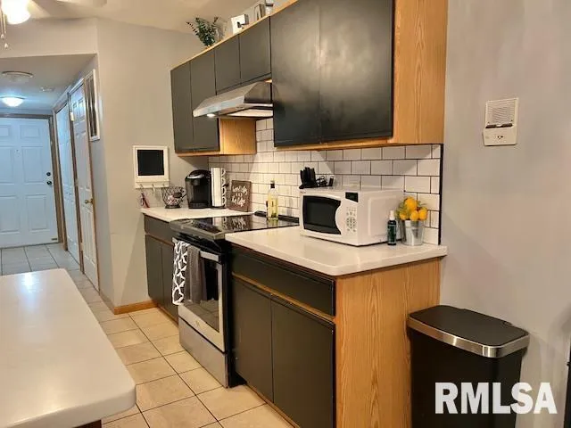 $149,000 | 3828 Creek Hill Drive, Unit 3, Bettendorf, IA 52722