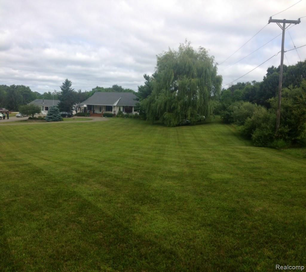 5130 Fenton Road Fenton, MI 48430 - Photo 7 of 63 image (7).jpg