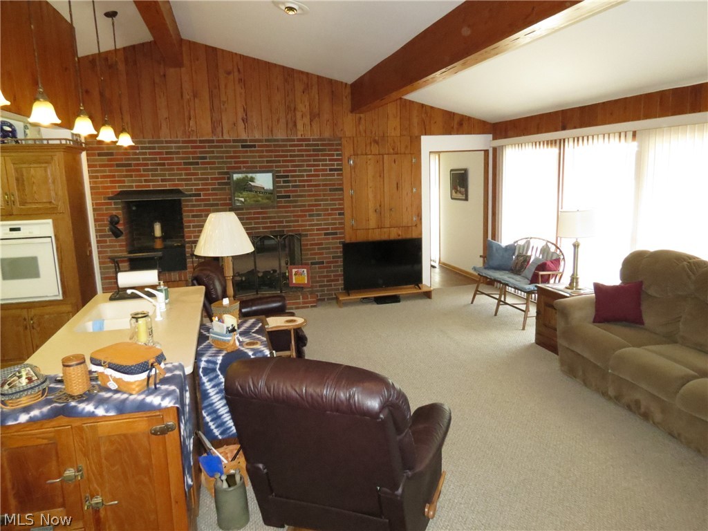 1878 Enslee Road Coshocton, OH 43812 - Photo 10 of 35 Family/Great Room