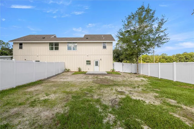 a view of back yard of the house