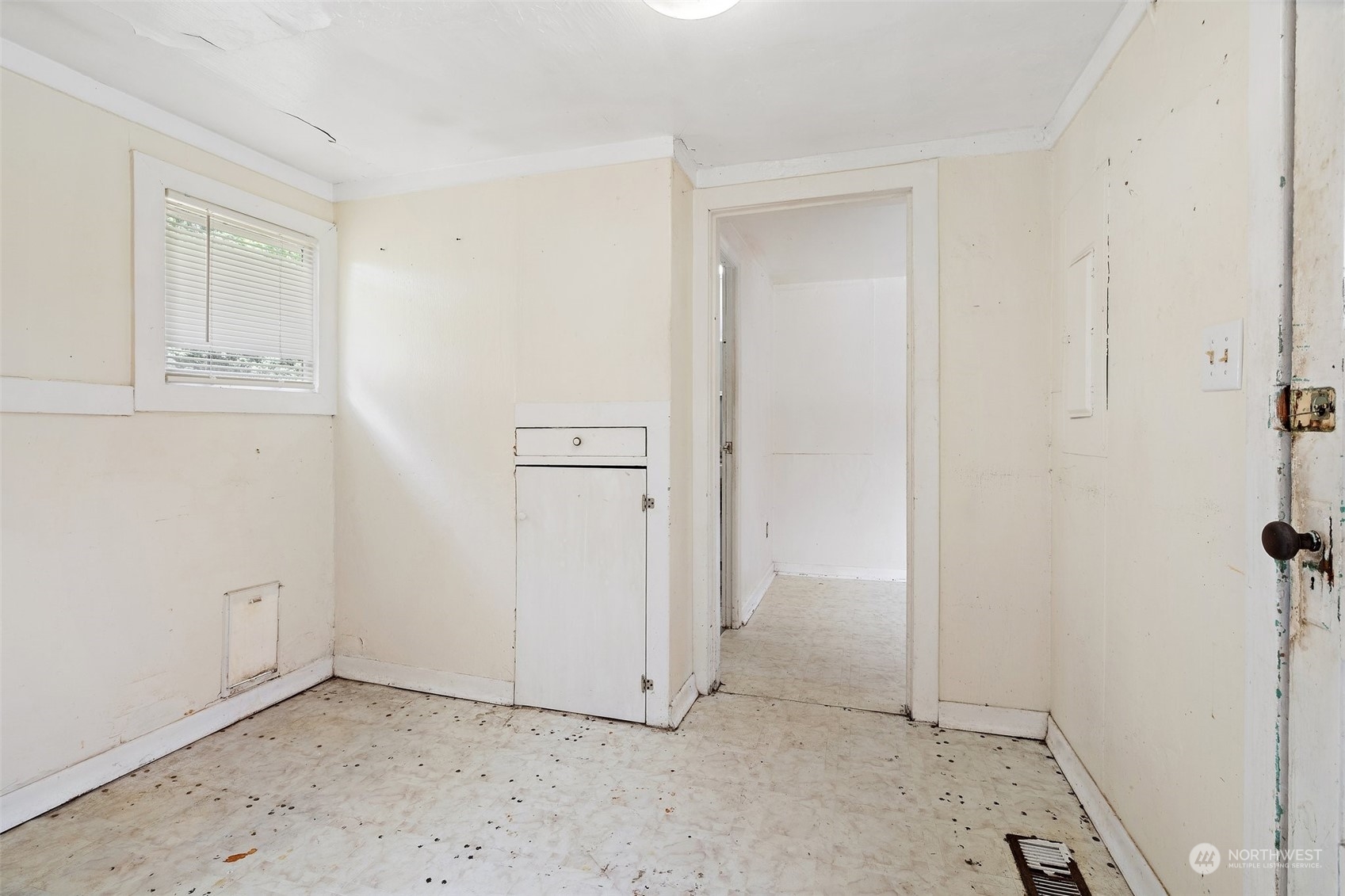 2515 Rocky Point Road Northwest Bremerton, WA 98312 - Photo 13 of 29 an empty room with windows