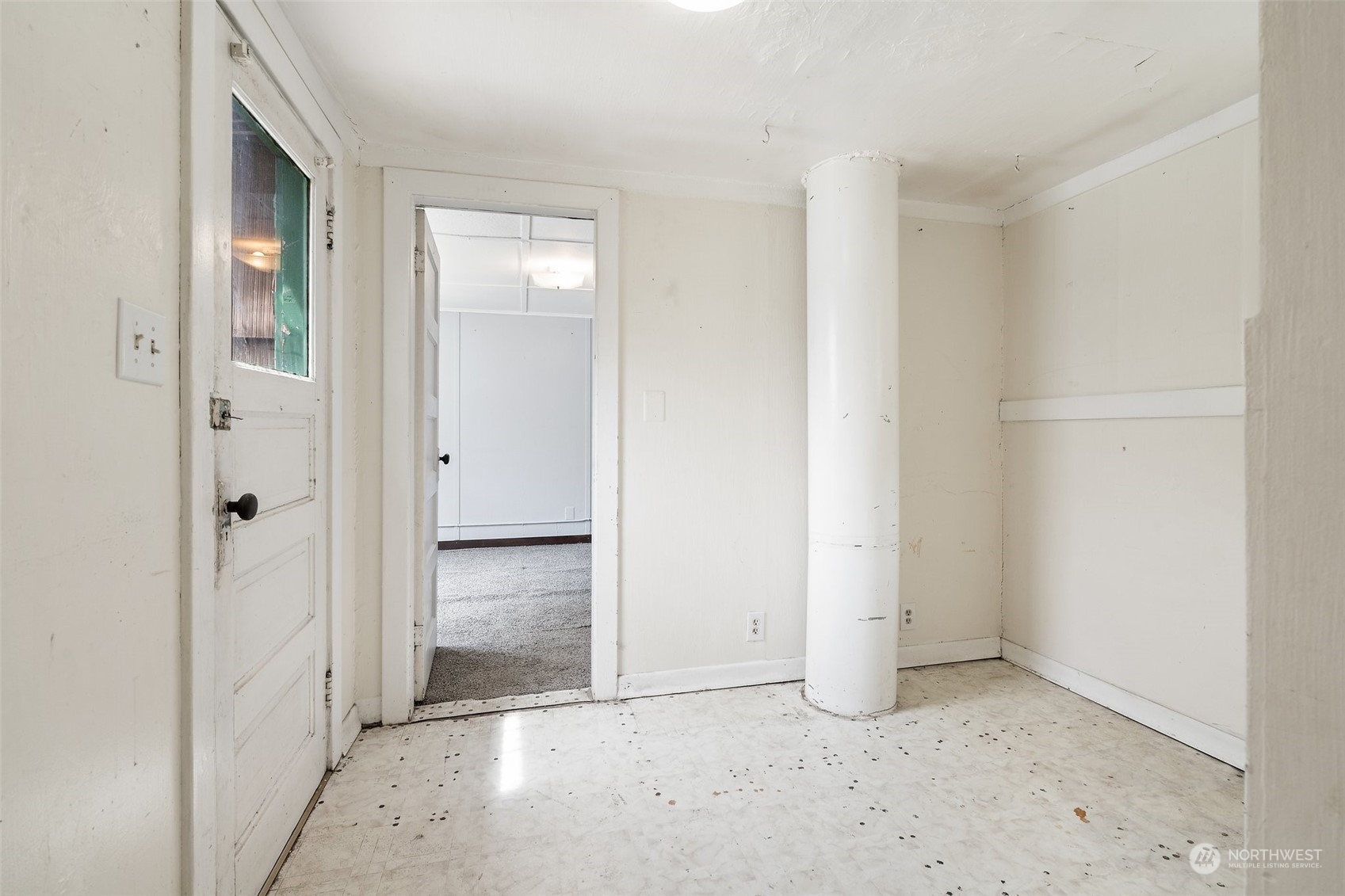 2515 Rocky Point Road Northwest Bremerton, WA 98312 - Photo 16 of 29 an empty room with windows
