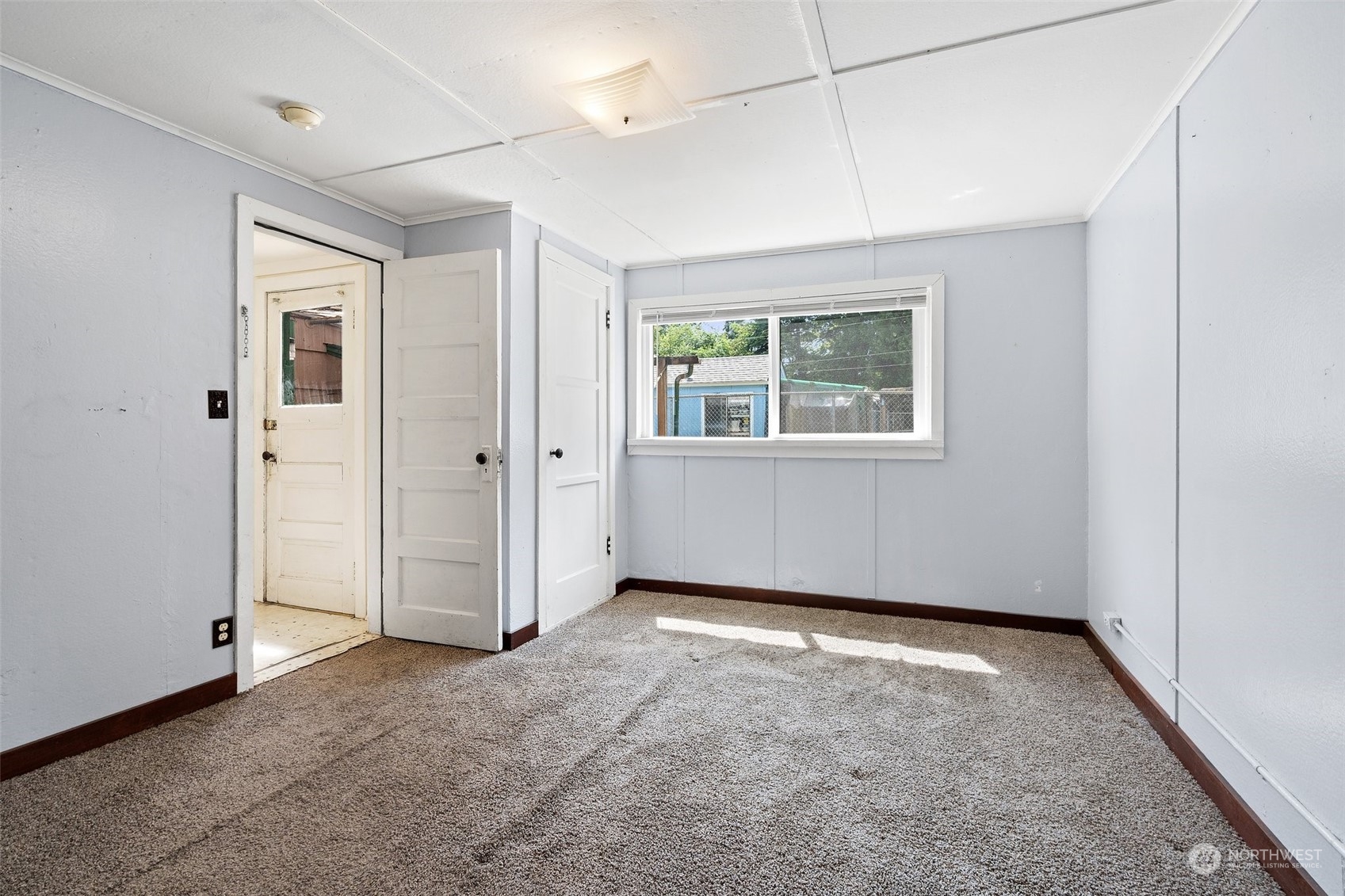 2515 Rocky Point Road Northwest Bremerton, WA 98312 - Photo 10 of 29 an empty room with windows