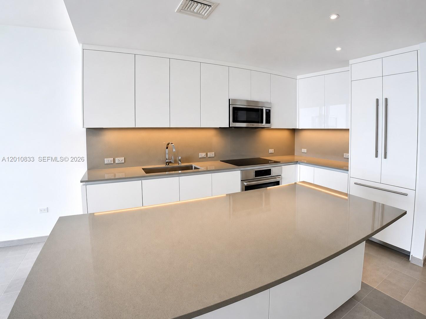 88 Southwest 7th Street, Unit 2206 Miami, FL 33130 - Photo 9 of 44