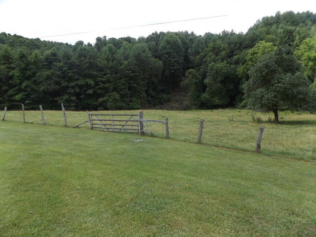 242 Country Road Austinville, VA 24312 - Photo 30 of 45 Gallery Image 30