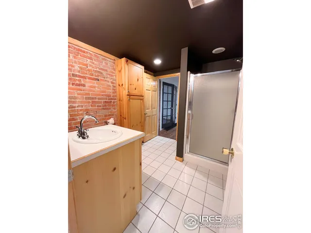 a view of utility room