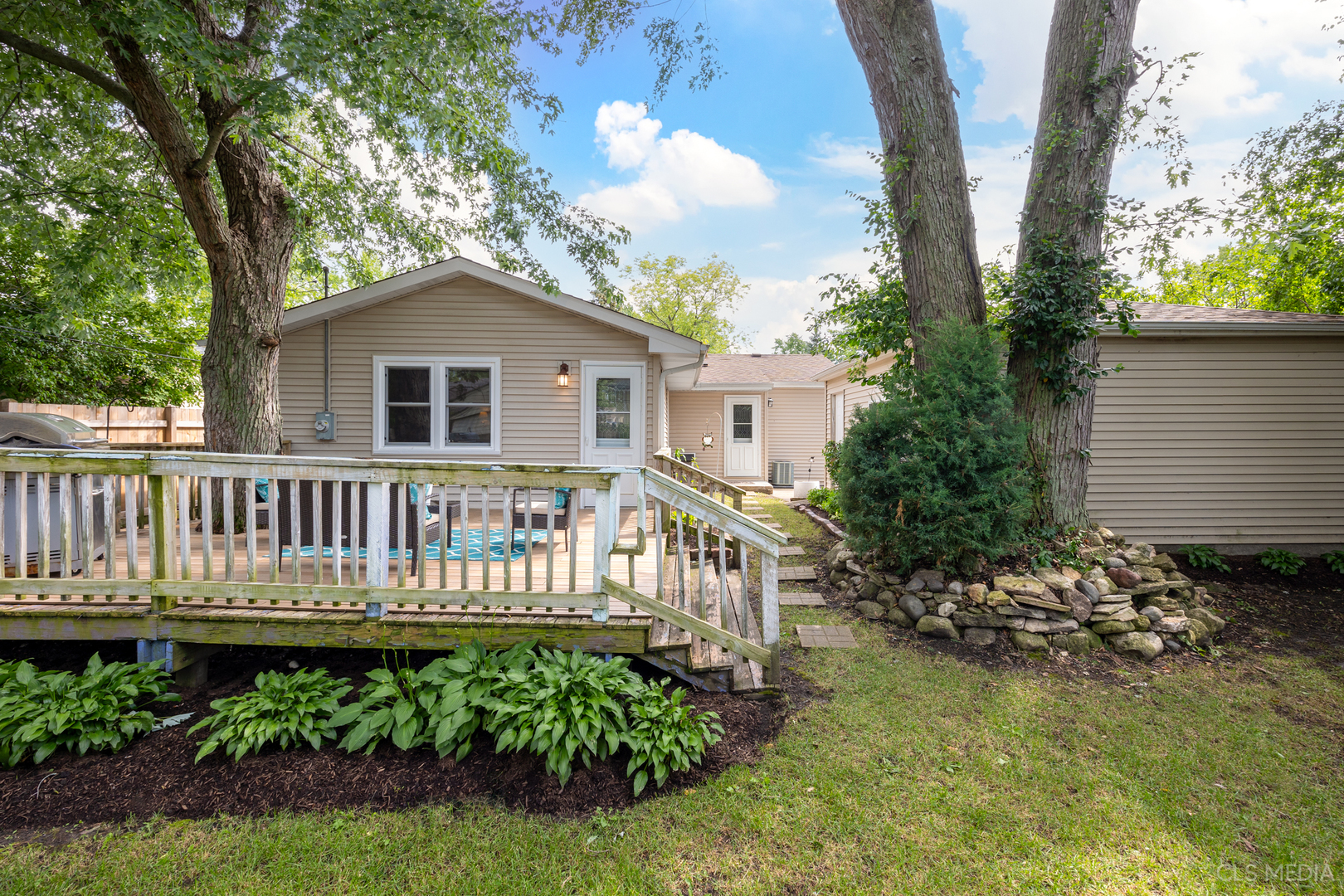 110 Cedar Circle Streamwood, IL 60107 - Photo 22 of 28 a front view of a house with a garden