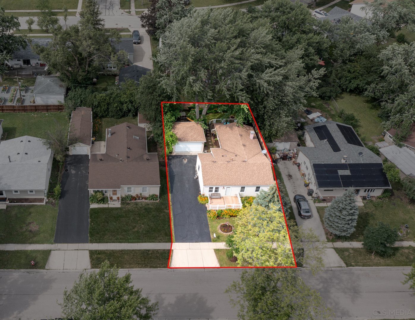 110 Cedar Circle Streamwood, IL 60107 - Photo 25 of 28 an aerial view of a house with a yard