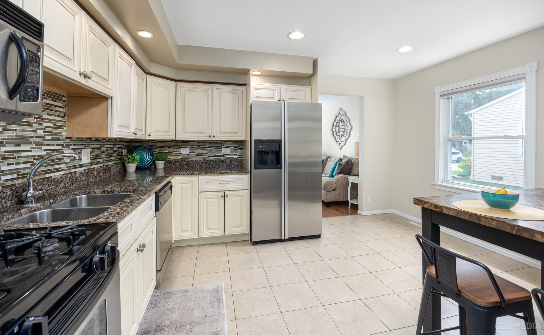 110 Cedar Circle Streamwood, IL 60107 - Photo 7 of 28