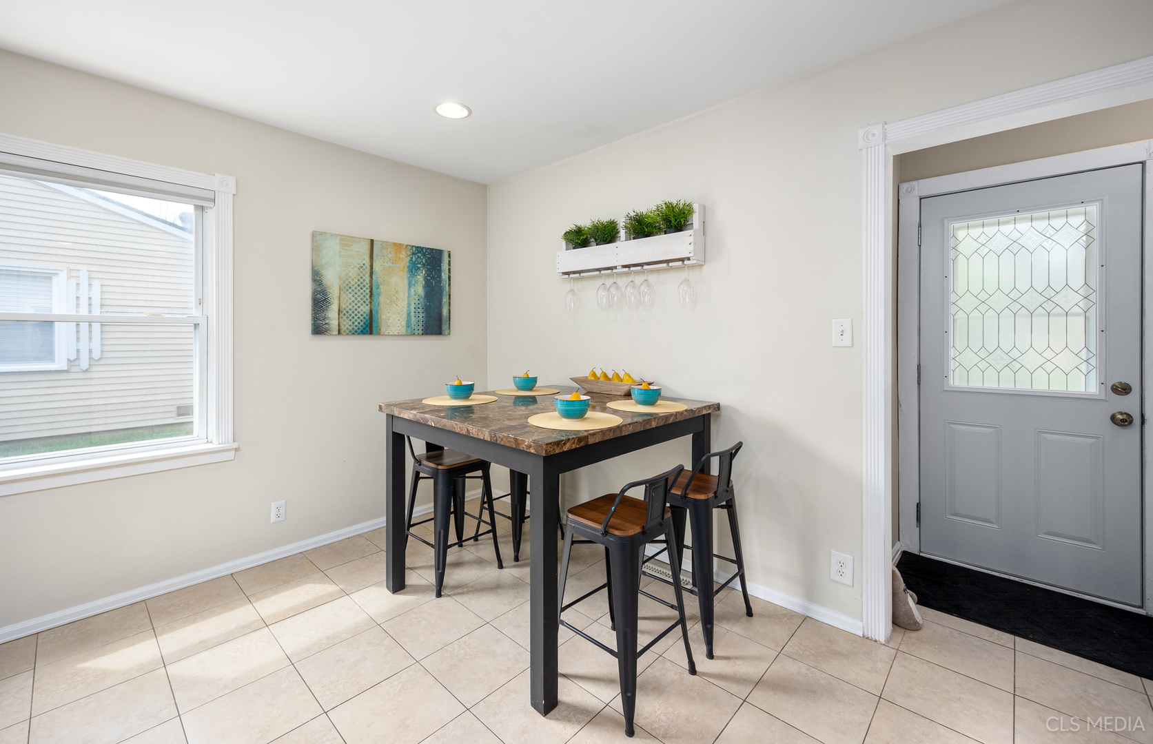 110 Cedar Circle Streamwood, IL 60107 - Photo 8 of 28 a view of a dining room with furniture