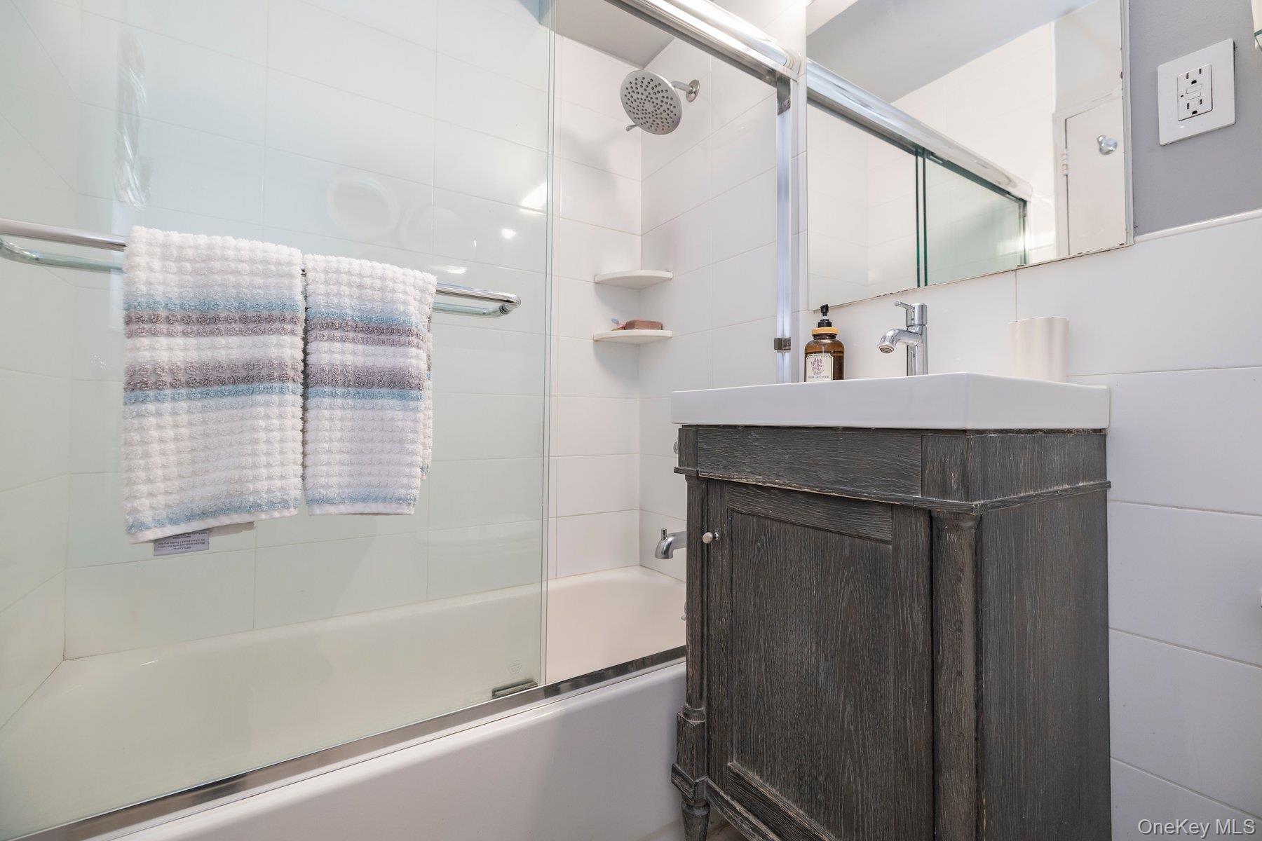 430 Shore Road, Unit 2E Long Beach, NY 11561 - Photo 12 of 19