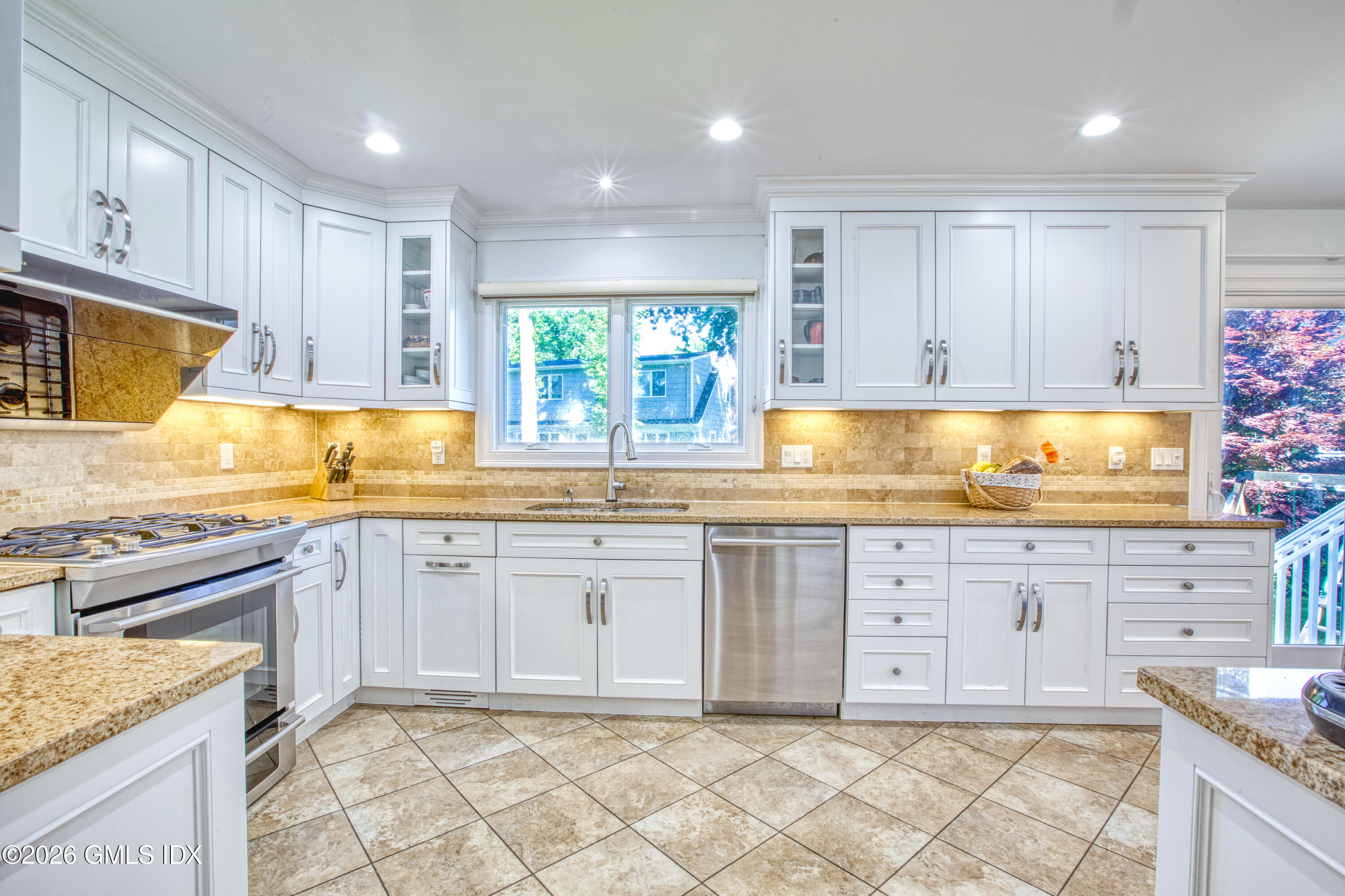 25 Weston Hill Road Riverside, CT 06878 - Photo 6 of 26 864A6573-22