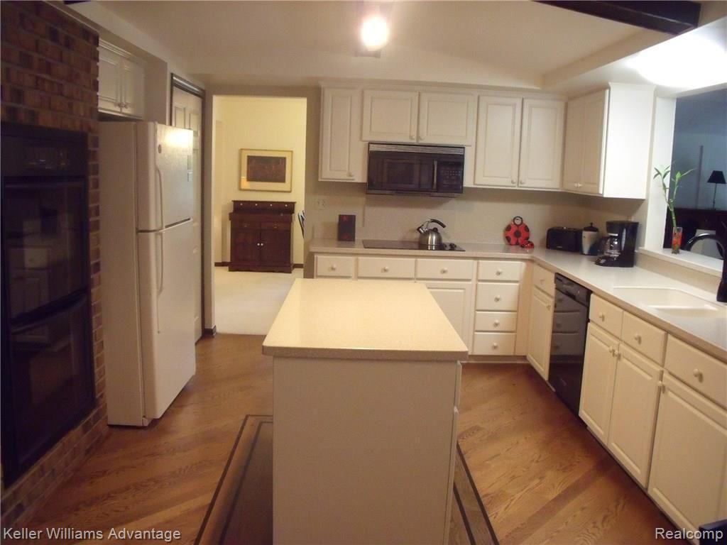 36941 Fox Run Farmington Hills, MI 48331 - Photo 12 of 49