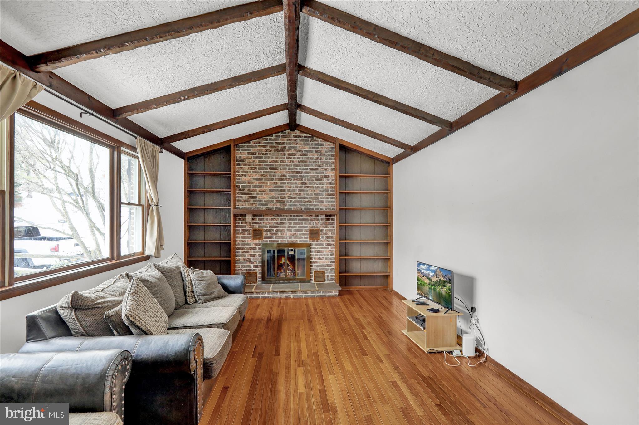 209 New Castle Drive Reading, PA 19607 - Photo 2 of 33 360_7155