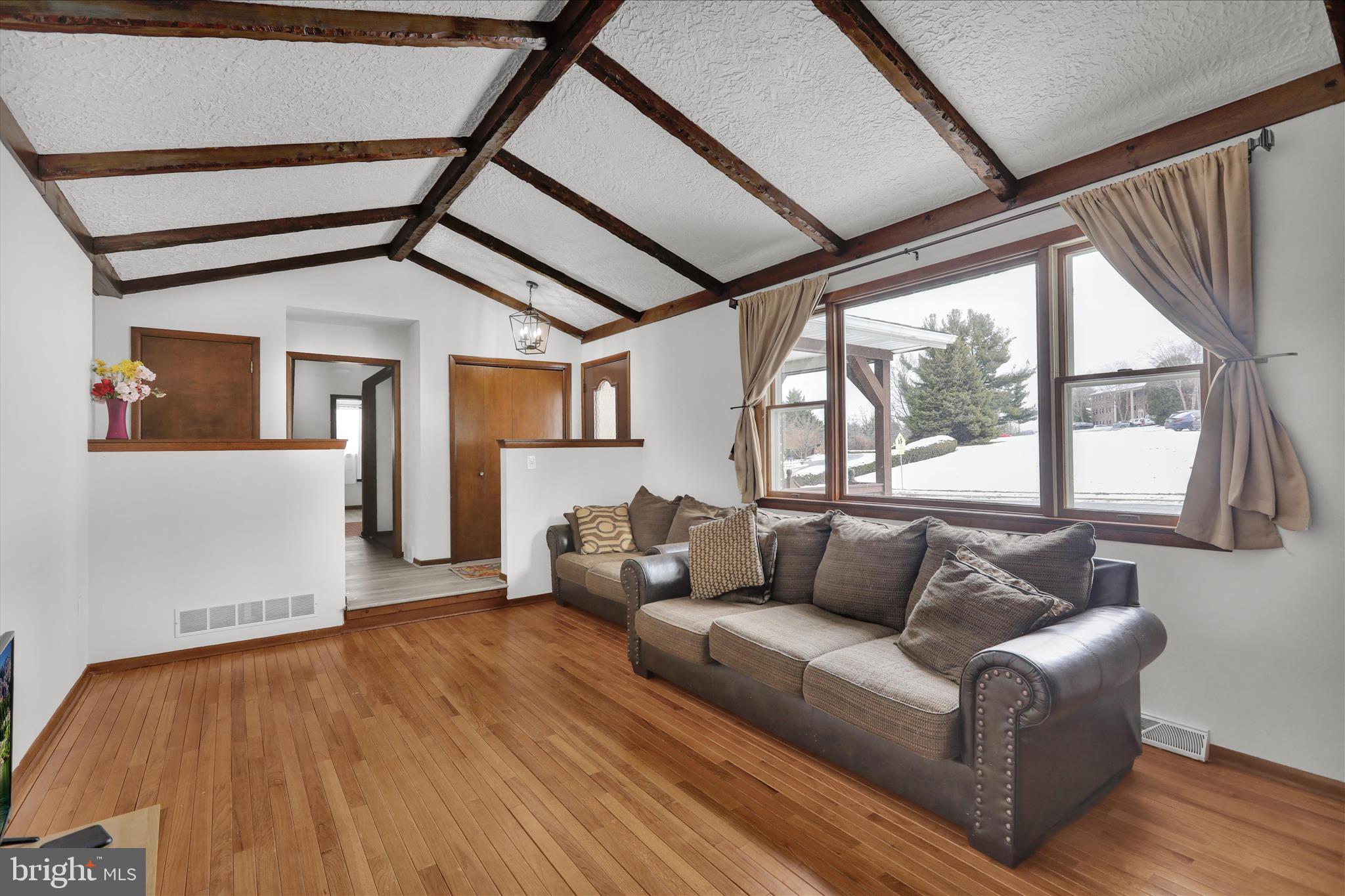 209 New Castle Drive Reading, PA 19607 - Photo 5 of 33 360_7170