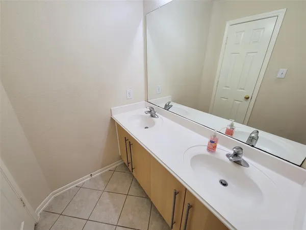 $2,750 | 2622 Katie Harbor Drive, Manvel, TX 77578
