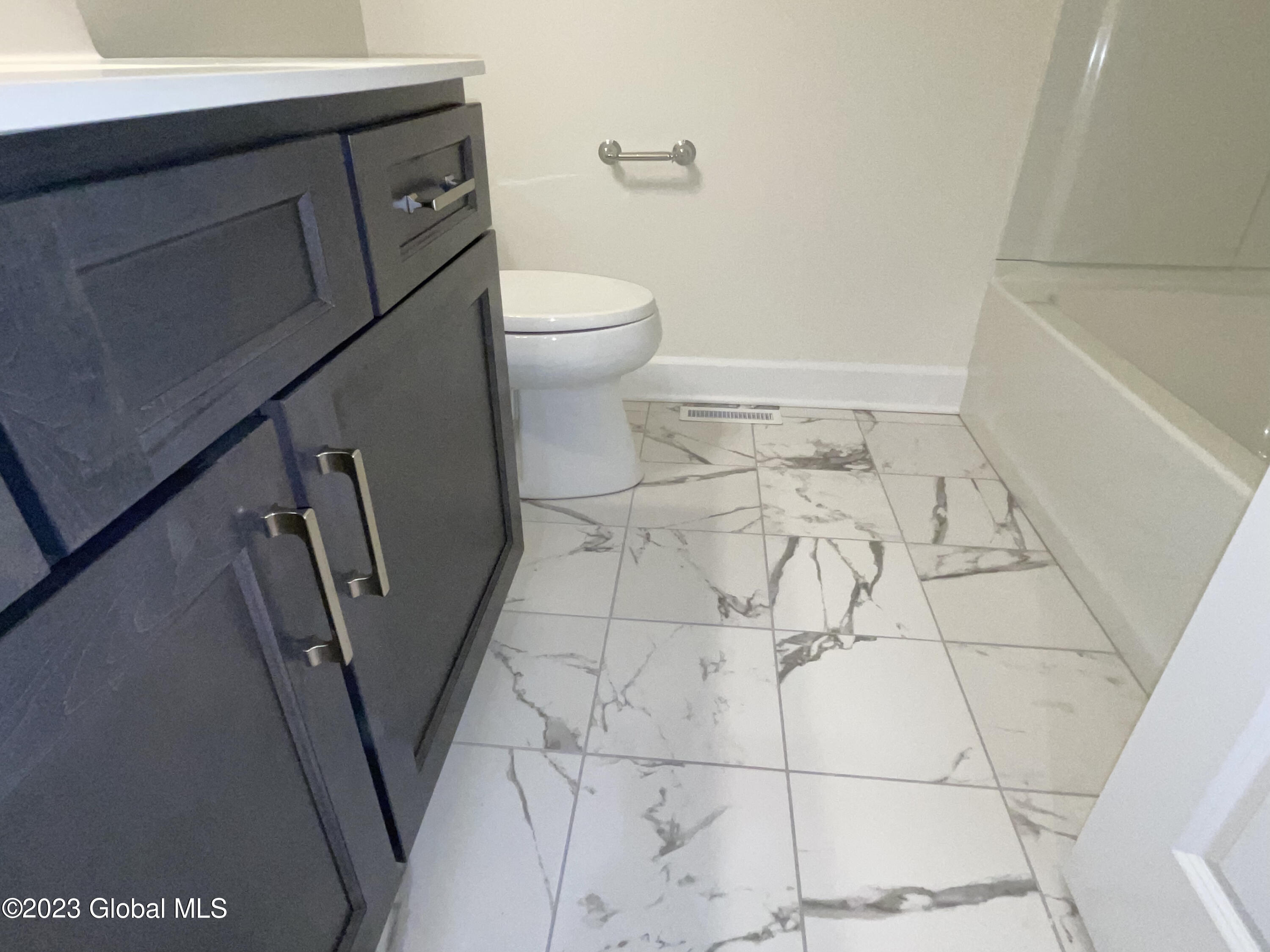 18 Priddle Lane Colonie, NY 12110 - Photo 13 of 22 IMG_9335 conv