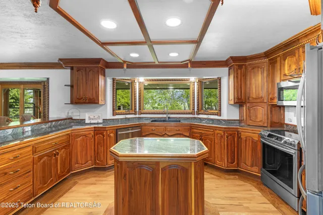 $2,395,000 | 1255 Lost Creek Road, Thayne, WY 83127