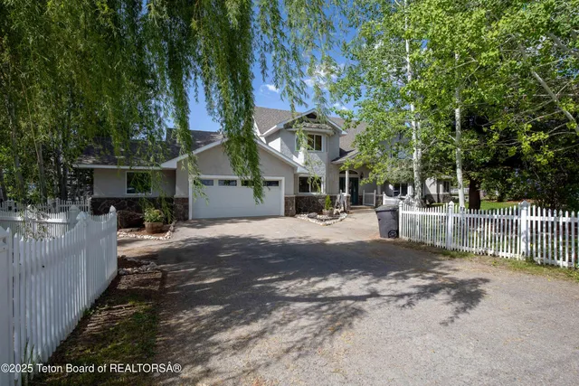 $2,395,000 | 1255 Lost Creek Road, Thayne, WY 83127