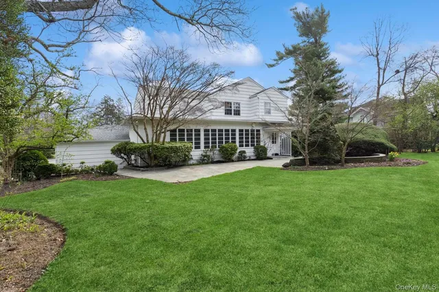 a view of house with a yard