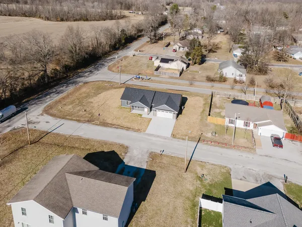 $289,900 | 102 Townhouse Drive, Cambria, IL 62915