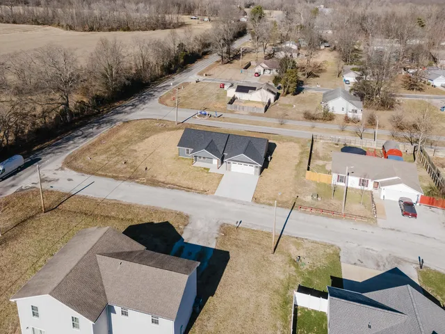 $294,900 | 102 Townhouse Drive, Cambria, IL 62915