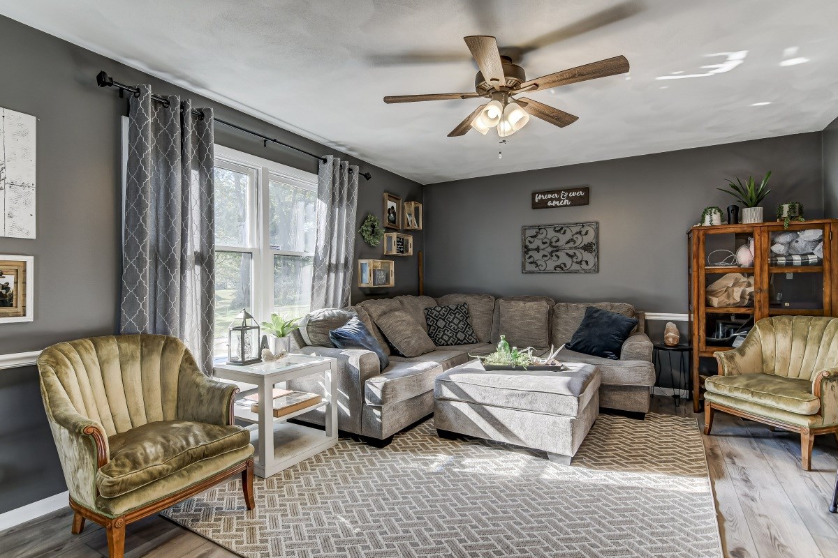 5653 Oak Crest Road Springfield, IL 62707 - Photo 3 of 22
