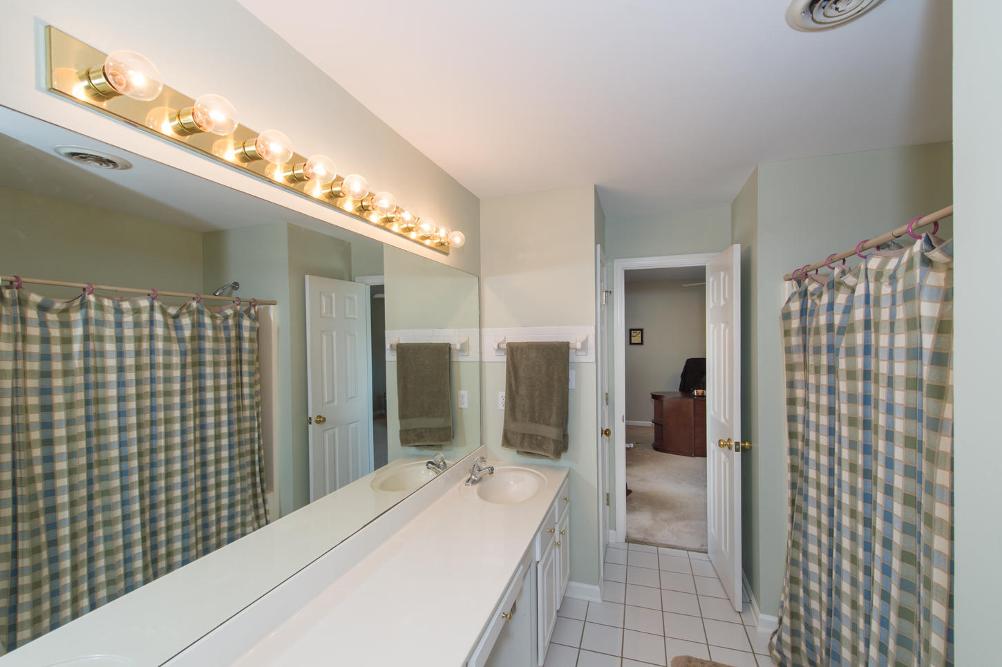 648 Tree Ridge Road Knoxville, TN 37922 - Photo 25 of 35 Full bath between BR 2 & 4