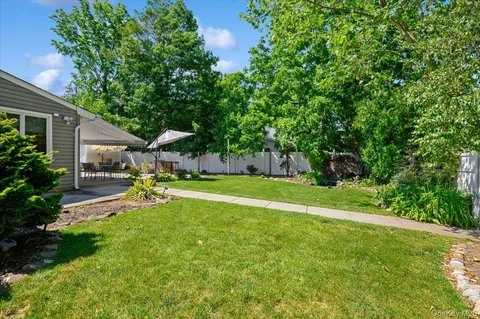 $879,000 | 2 Bridge Lane, Hicksville, NY 11801