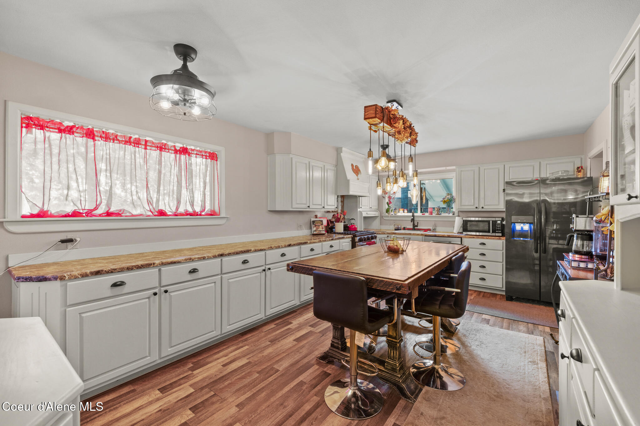 405 Schweitzer Cutoff Road Sandpoint, ID 83864 - Photo 5 of 37 Kitchen
