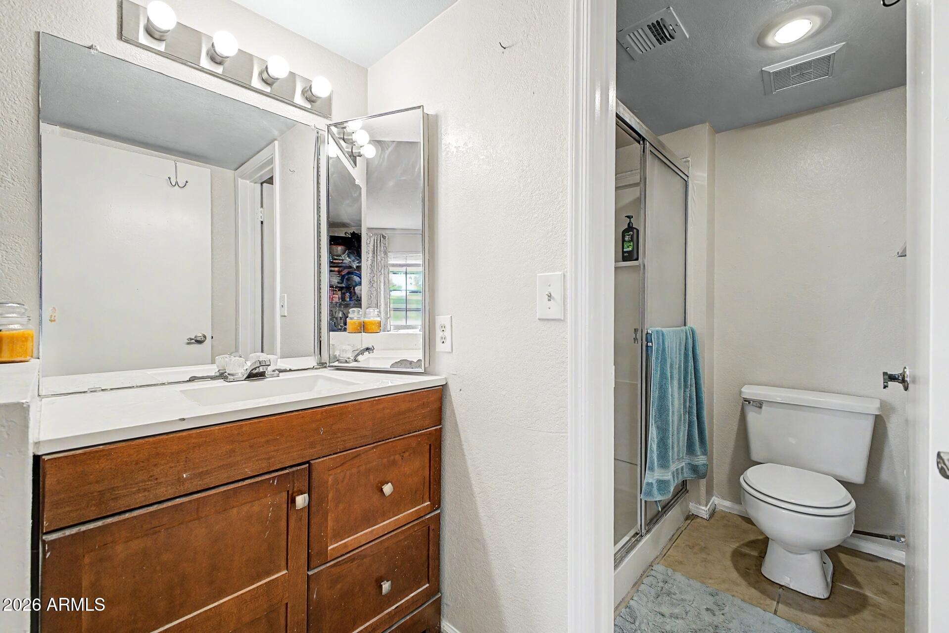 533 West Guadalupe Road, Unit 1104 Mesa, AZ 85210 - Photo 7 of 20 a bathroom with a toilet sink and mirror