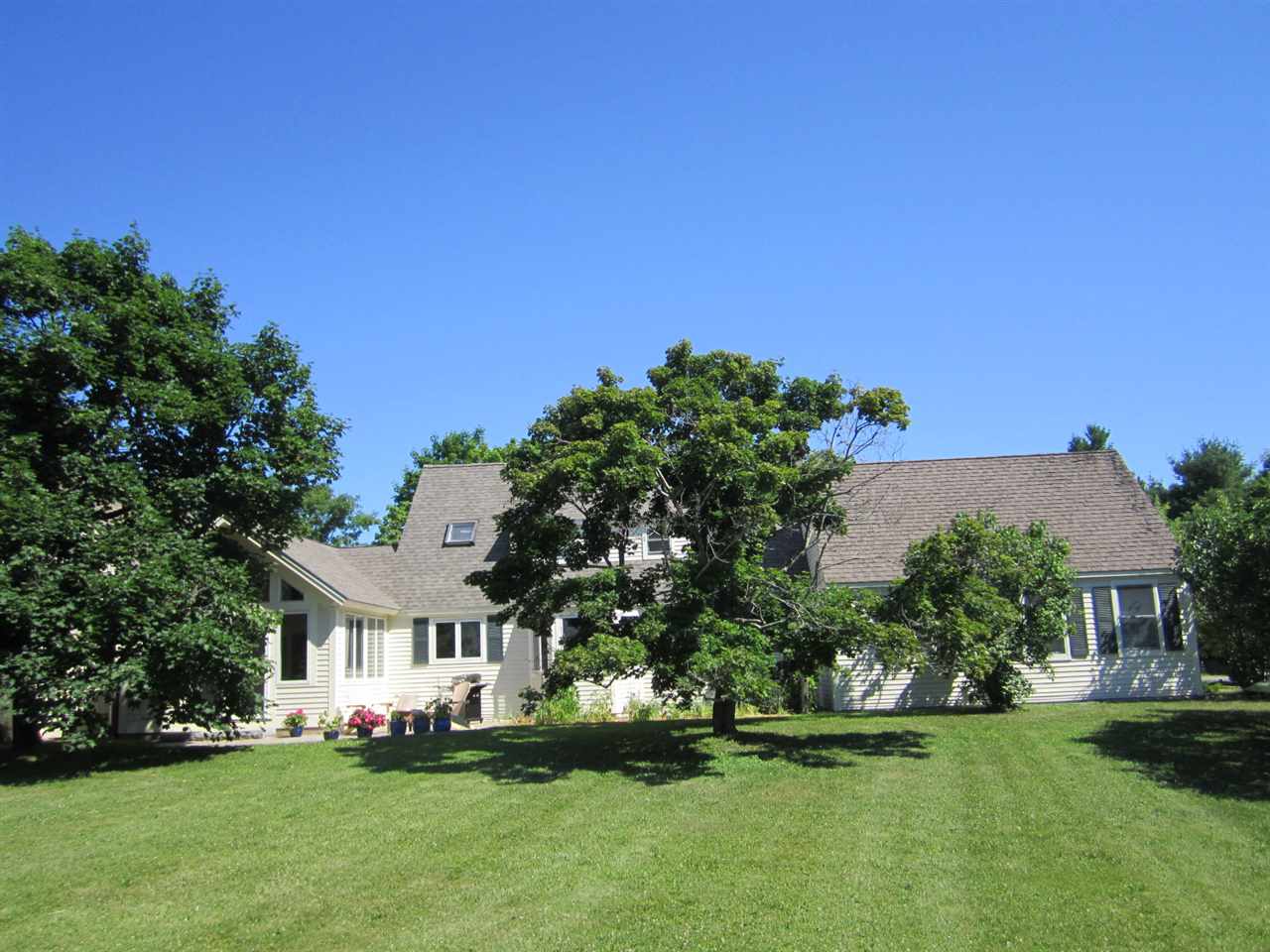 23 County Road New London, NH 03257 - Photo 3 of 28