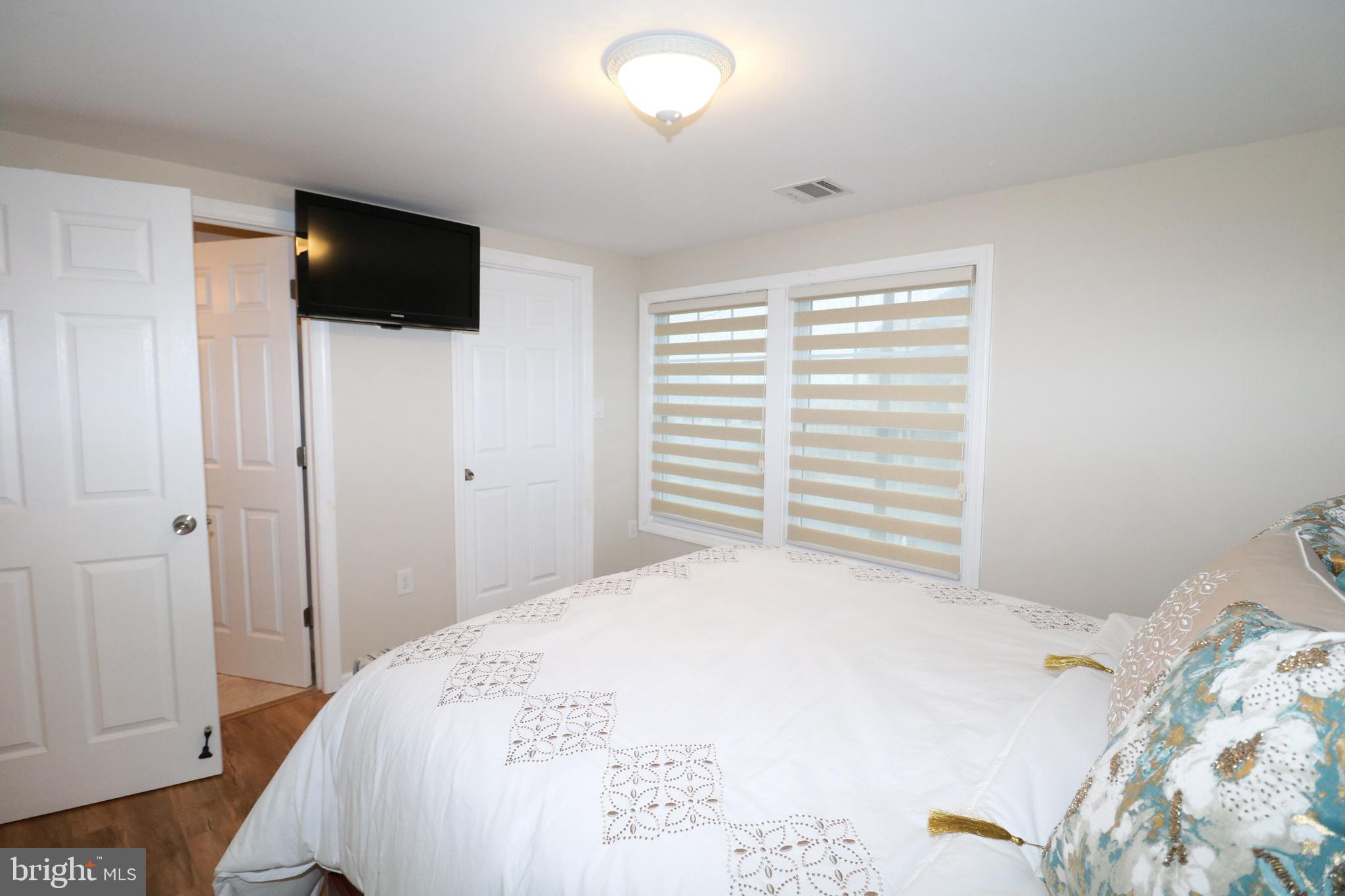 345 Kingfisher Road Tuckerton, NJ 08087 - Photo 30 of 40 Full bath and walk in closet in master.