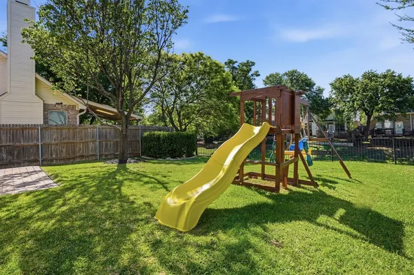 $389,999 | 2316 Leafy Glen Court, Bedford, TX 76022