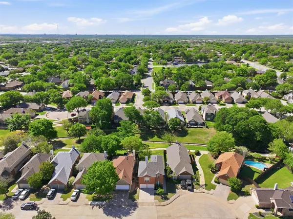 $389,999 | 2316 Leafy Glen Court, Bedford, TX 76022