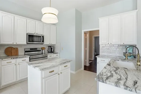 $389,999 | 2316 Leafy Glen Court, Bedford, TX 76022