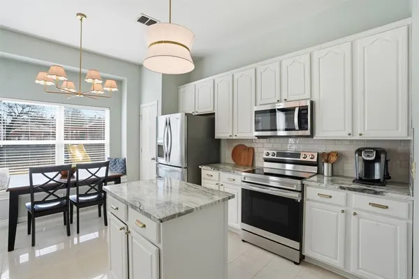 $389,999 | 2316 Leafy Glen Court, Bedford, TX 76022