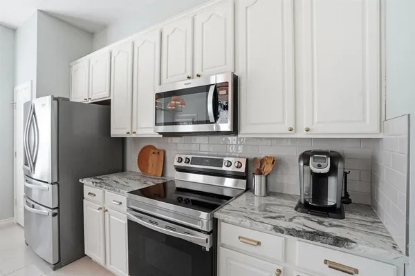 $389,999 | 2316 Leafy Glen Court, Bedford, TX 76022