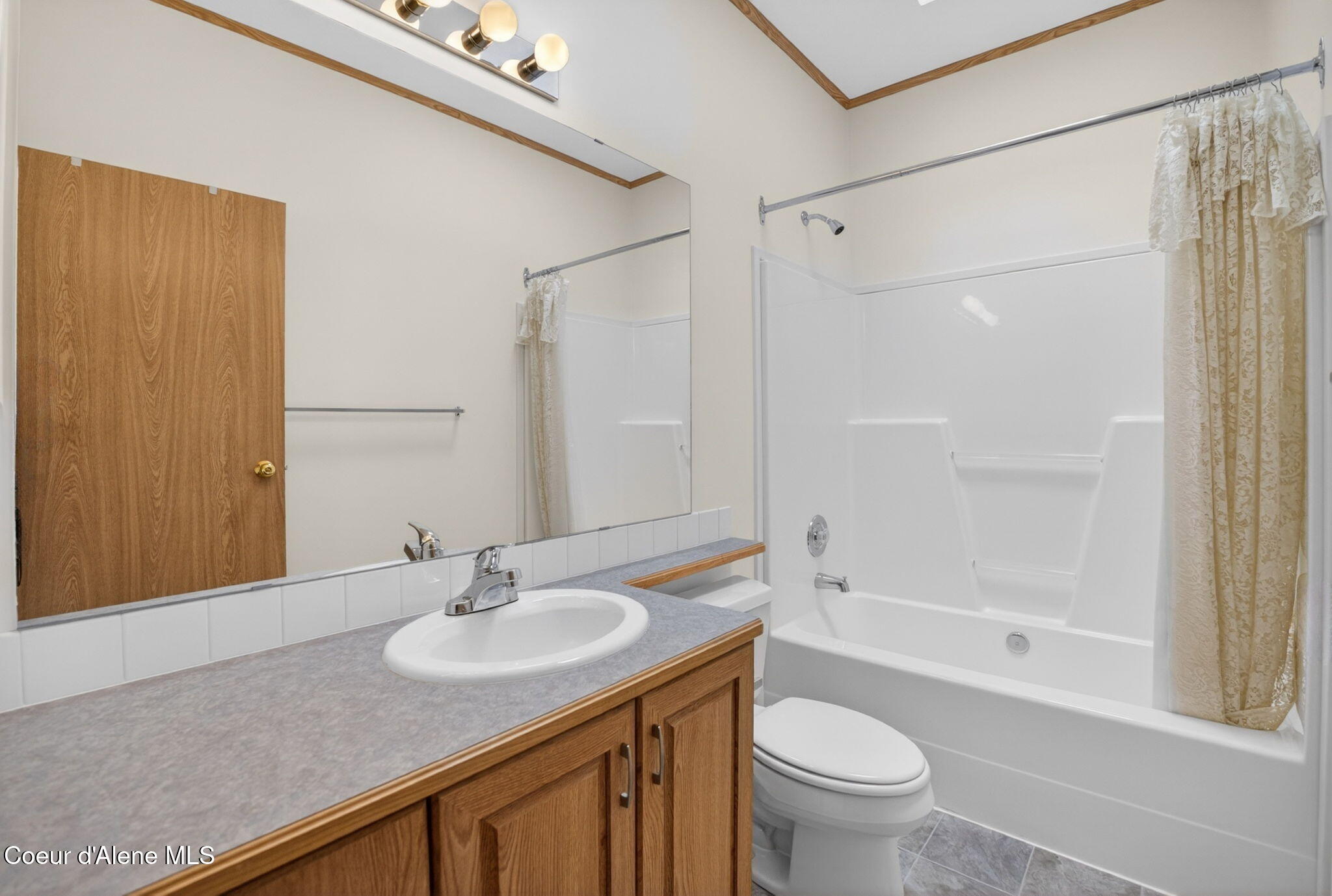 8473 West Rushmore Street Rathdrum, ID 83858 - Photo 19 of 79 16-web-or-mls-016_DSC02080